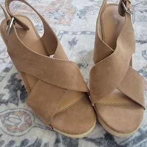 Apt. 9 Women's Tan Wedge Sandals